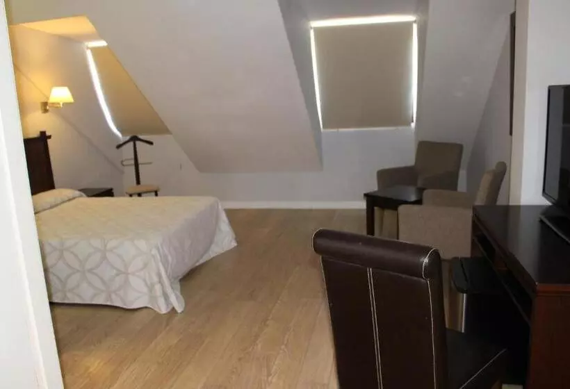 سوییت, Apartahotel Villa De Parla