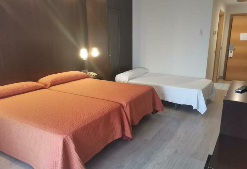 חדר סטנדרט לשלושה, Acosta Centro