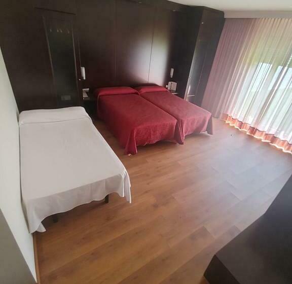 חדר סופריור לשלושה, Acosta Centro