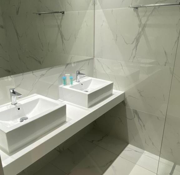 جناح جونيور, Agrelli Hotel & Suites