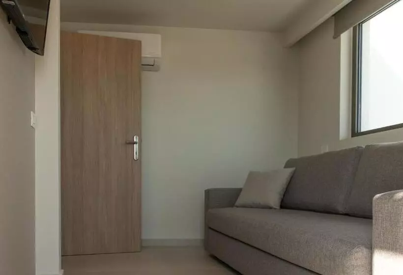 Deluxe Kolmen Hengen Huone Merinäkymä, Agrelli Hotel & Suites