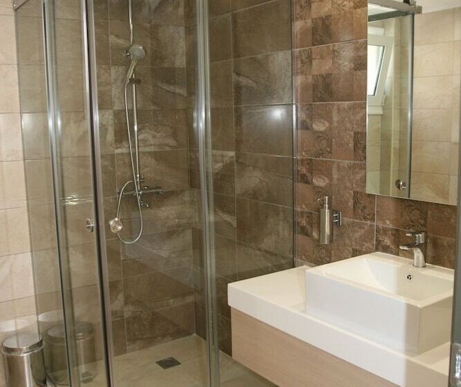 סטודיו סופריור, Agrelli Hotel & Suites