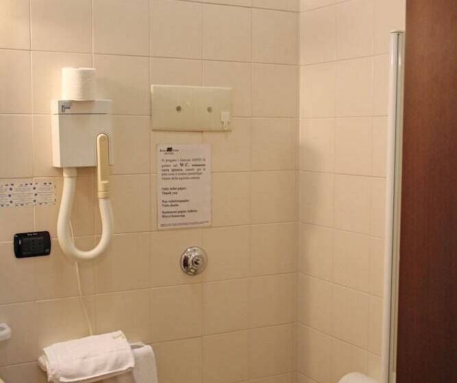 غرفة قياسية ثلاثية, Albergo Ristorante Leon D'oro