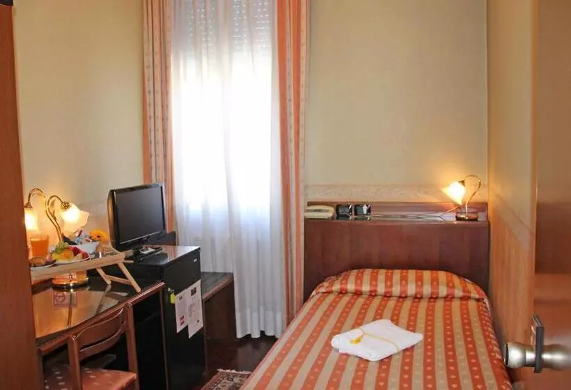 اتاق استاندارد یک نفره, Albergo Ristorante Leon D'oro