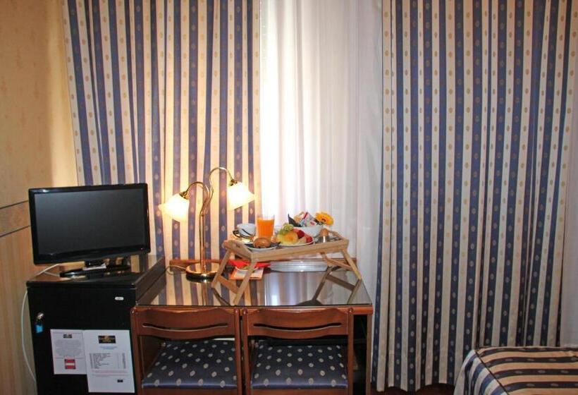 غرفة قياسية ثلاثية, Albergo Ristorante Leon D'oro