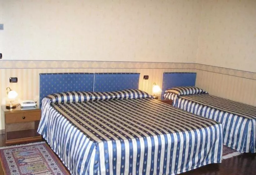 اتاق استاندارد سه نفره, Albergo Ristorante Leon D'oro