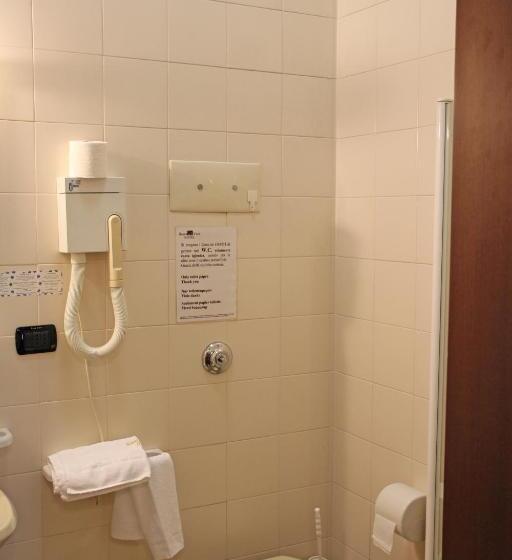 غرفة قياسية رباعية, Albergo Ristorante Leon D'oro