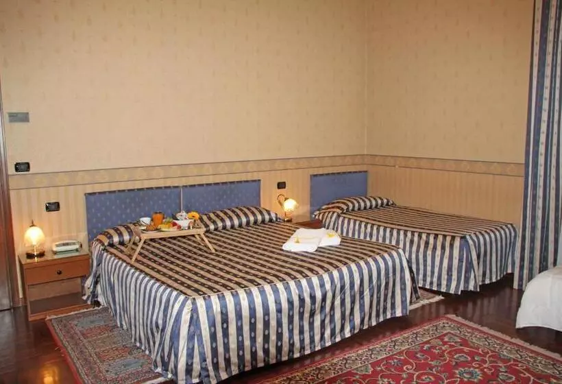 اتاق استاندارد چهار تخته, Albergo Ristorante Leon D'oro