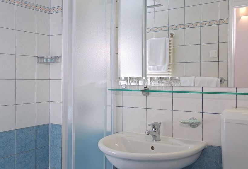 Номер Стандарт с Балконом, Arena Hotel Holiday