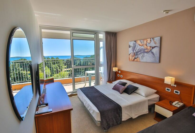 Номер Стандарт с Балконом, Arena Hotel Holiday
