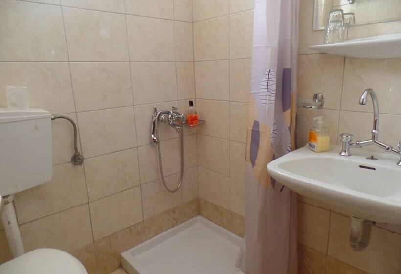 Номер Стандарт Трехместный, Inomaos