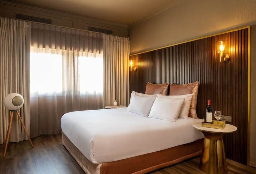 デラックスルーム, Leonardo Gordon Beach