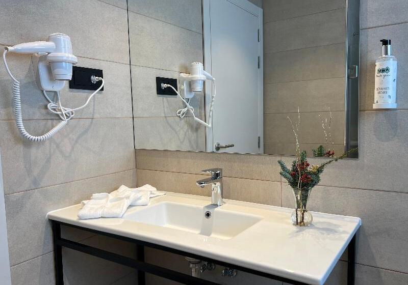 スーペリアールーム, Leonardo Gordon Beach