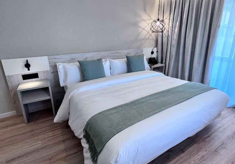 スーペリアールーム, Leonardo Gordon Beach