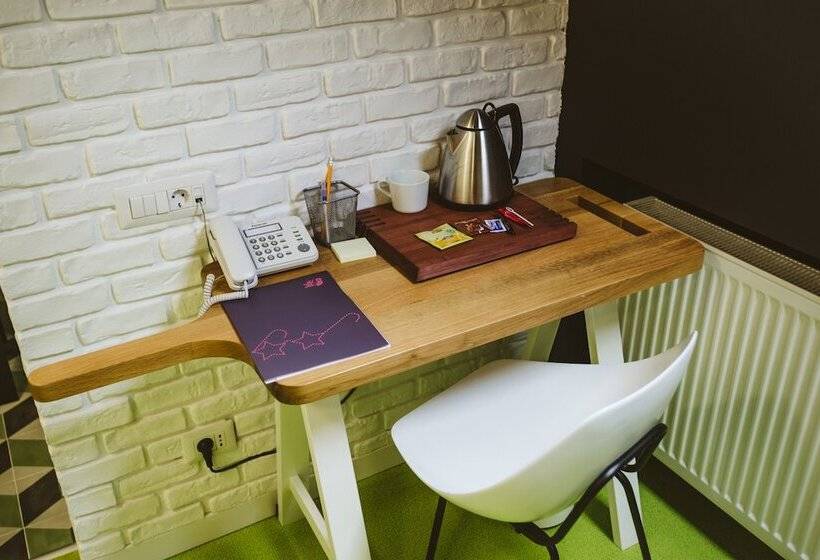 스탠다드 싱글 룸, Lol Et Lola