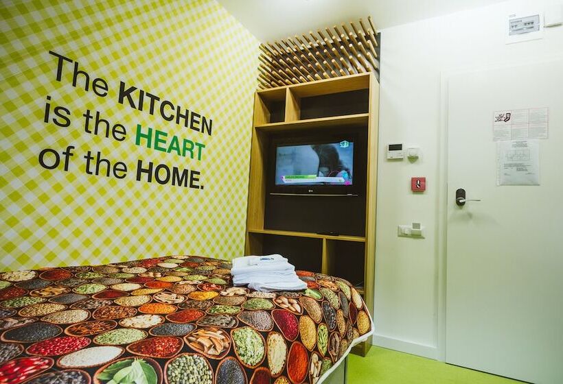 스탠다드 싱글 룸, Lol Et Lola