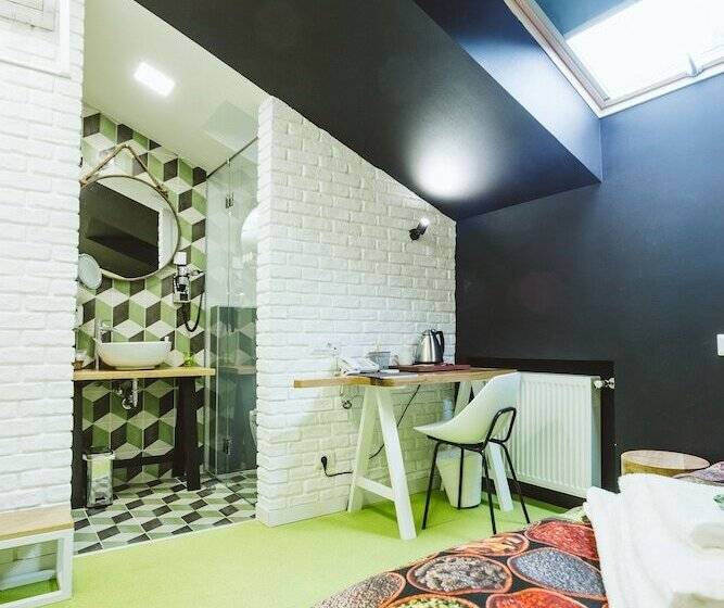 스탠다드 싱글 룸, Lol Et Lola