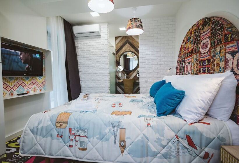 스탠다드 룸, Lol Et Lola