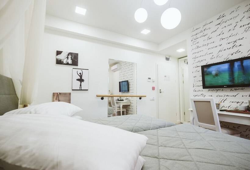 스탠다드 룸, Lol Et Lola