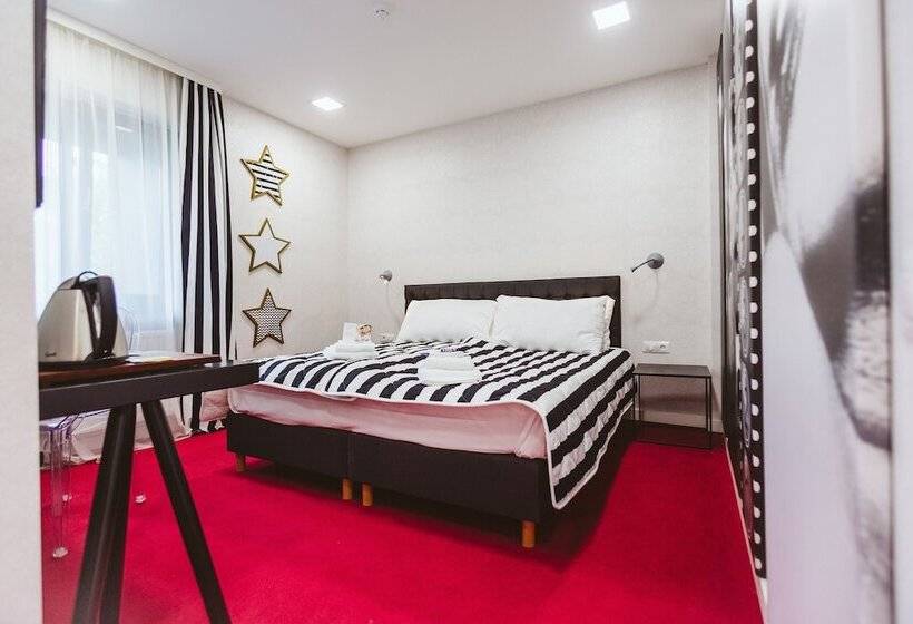 스탠다드 룸, Lol Et Lola