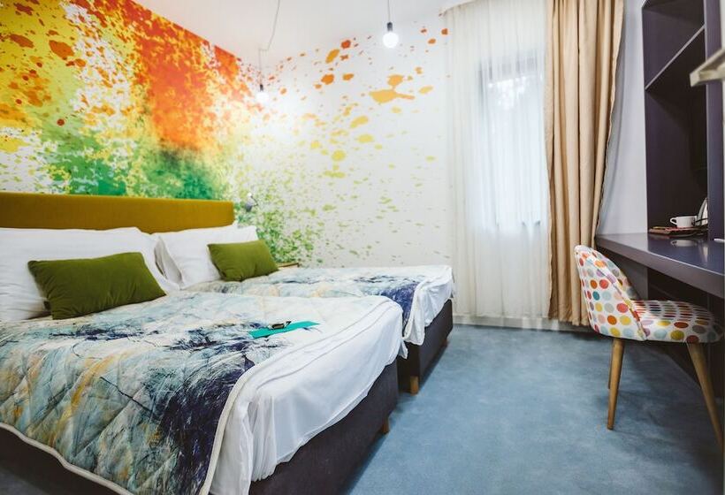 스탠다드 룸, Lol Et Lola