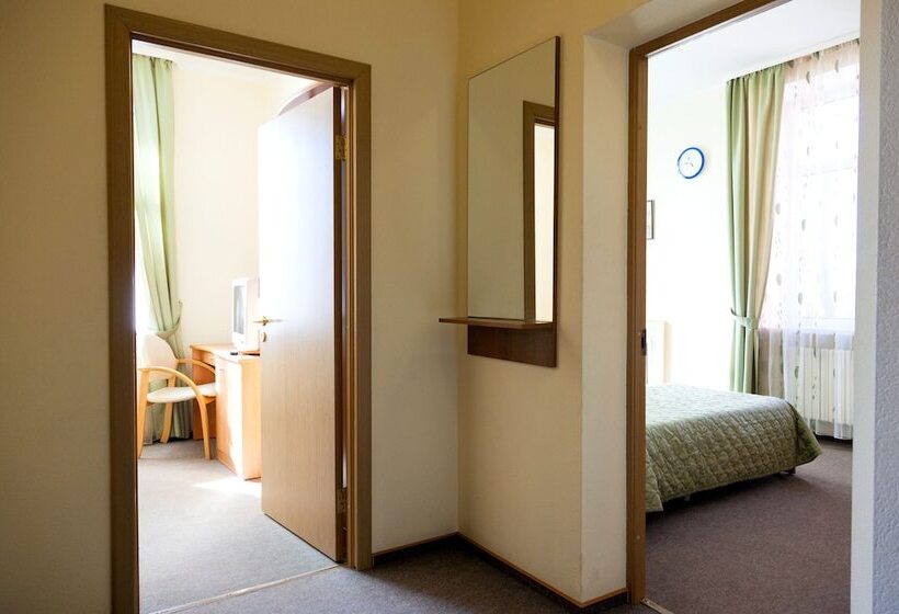 اتاق استاندارد سه نفره, Maxima Zarya