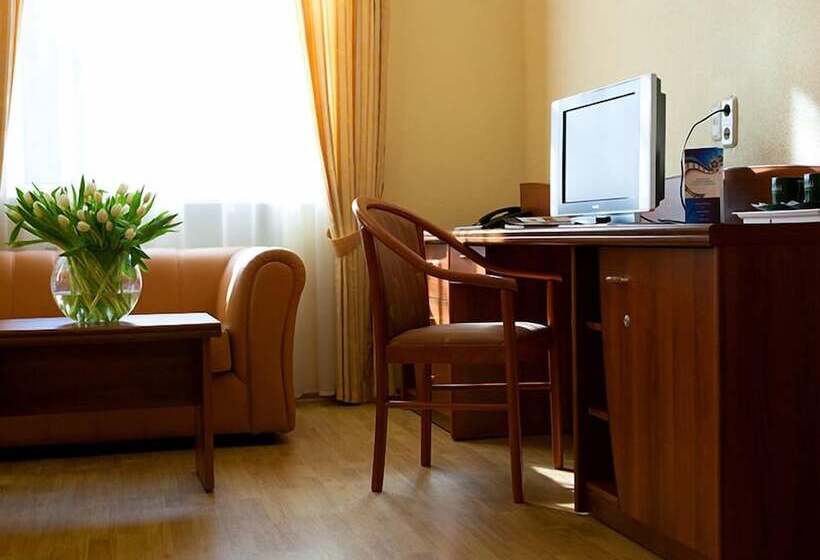 اتاق خانوادگی, Maxima Zarya