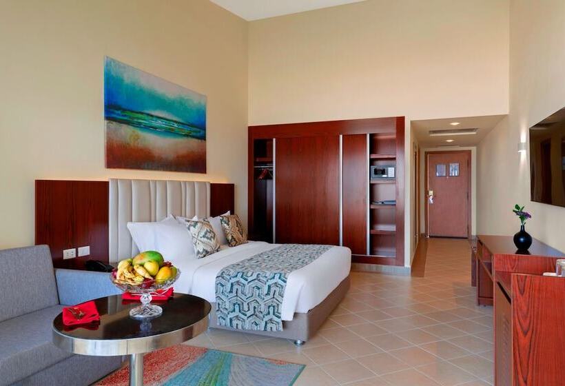 Номер Deluxe Вид на Бассейн, Pickalbatros Dana Beach Resort   Aqua Park
