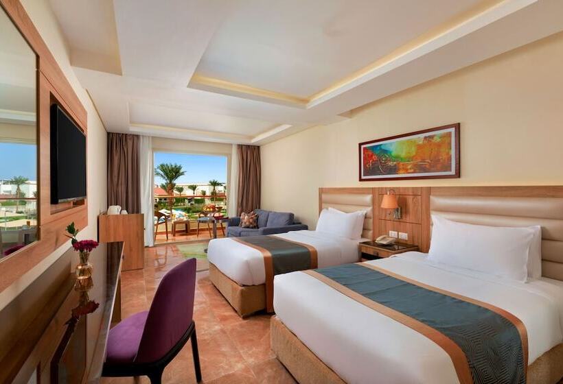 Номер Deluxe Вид на Бассейн, Pickalbatros Dana Beach Resort   Aqua Park