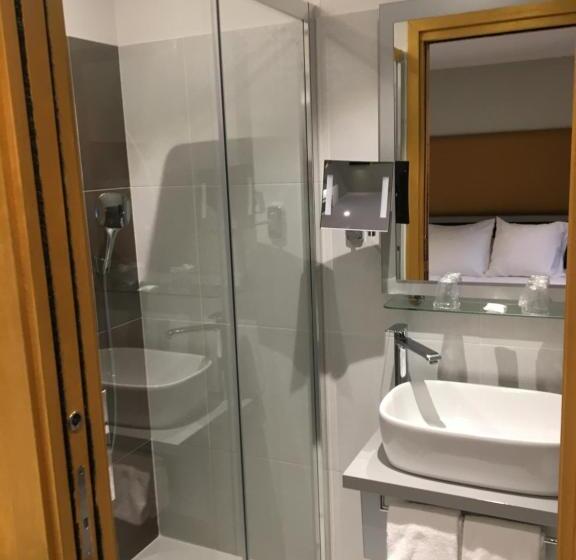 اتاق اجرایی با تخت بزرگ, Hôtel Boutique Richelieu, Lyon Gare Part Dieu