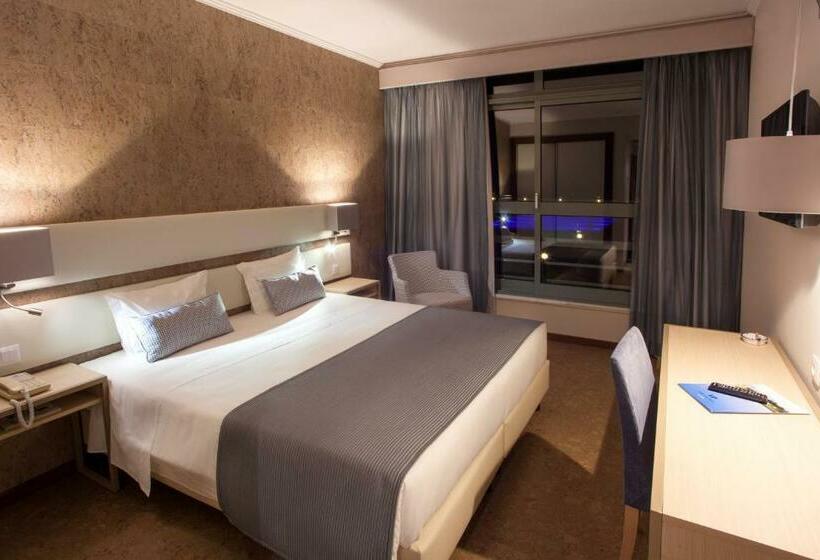 プールビュースタンダードルーム, Vila Park