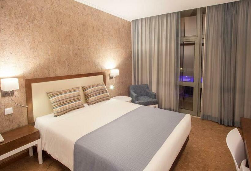 プールビュースタンダードルーム, Vila Park