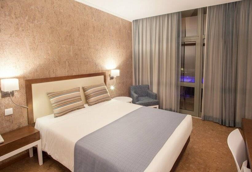 プールビュースタンダードルーム, Vila Park