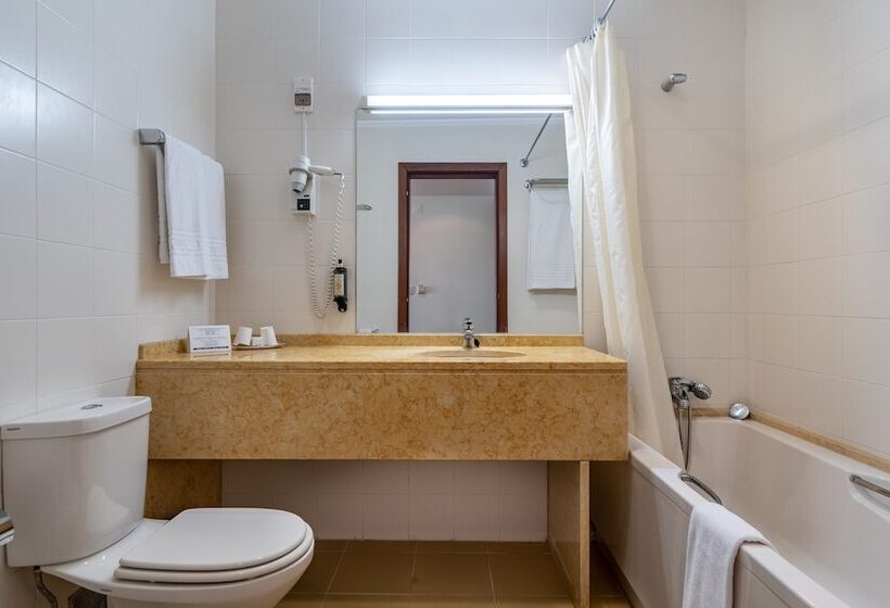 プールビュースタンダードルーム, Vila Park