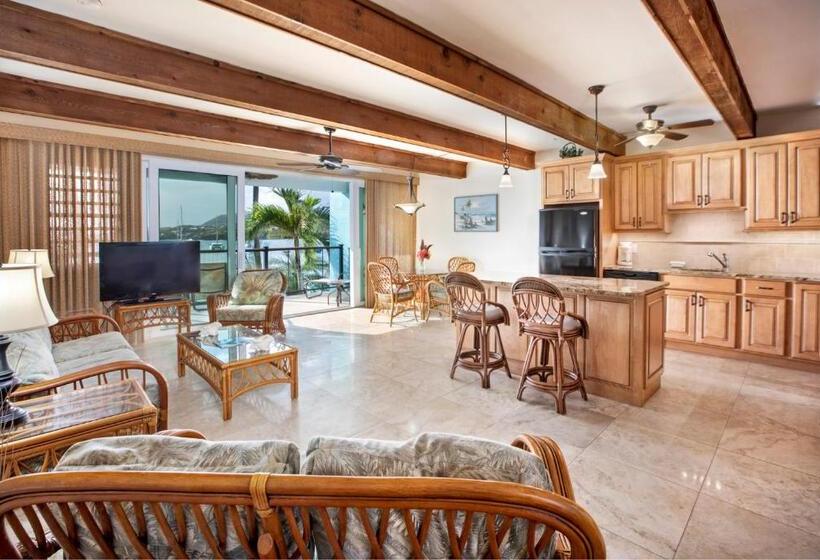 سوئیت با تخت بزرگ, Secret Harbour Beach Resort