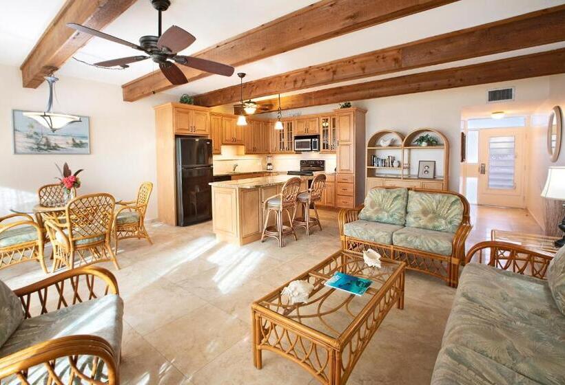 سوئیت با تخت بزرگ, Secret Harbour Beach Resort