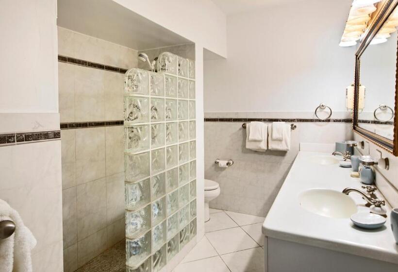 سوئیت دلوکس 2 خوابه, Secret Harbour Beach Resort