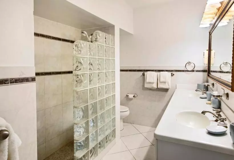 سوئیت دلوکس 2 خوابه, Secret Harbour Beach Resort