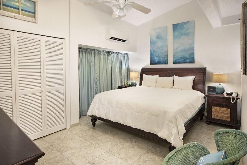 سوئیت با تخت بزرگ, Secret Harbour Beach Resort