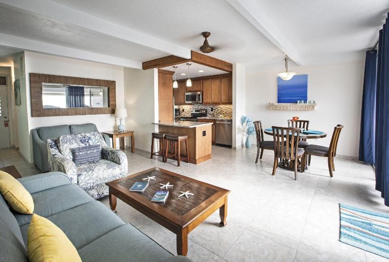 سوئیت با تخت بزرگ, Secret Harbour Beach Resort