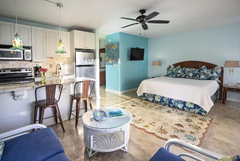 سوئیت با تخت بزرگ, Secret Harbour Beach Resort