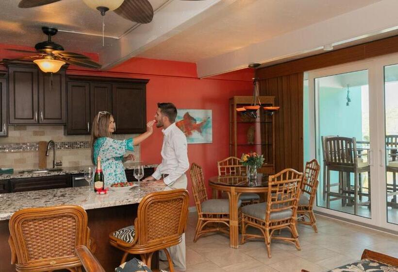 سوئیت با تخت بزرگ, Secret Harbour Beach Resort