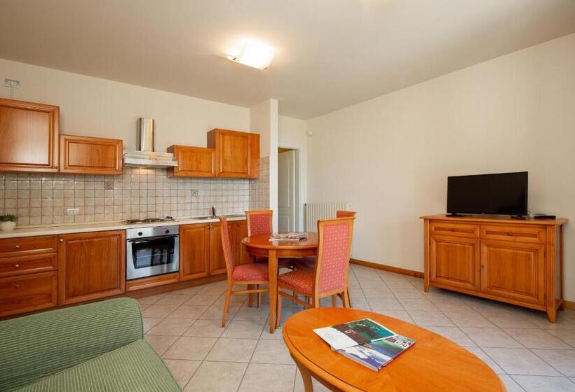 庭の見える１ベッドルームアパートメント, Domina Borgo Degli Ulivi  Garda Lake