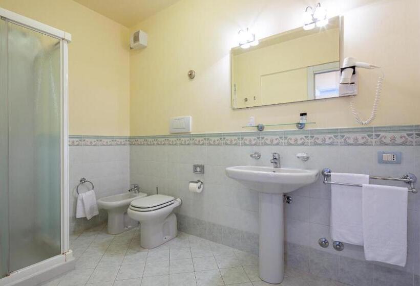 1 Bedroom Apartment Lake View, Domina Borgo Degli Ulivi  Garda Lake