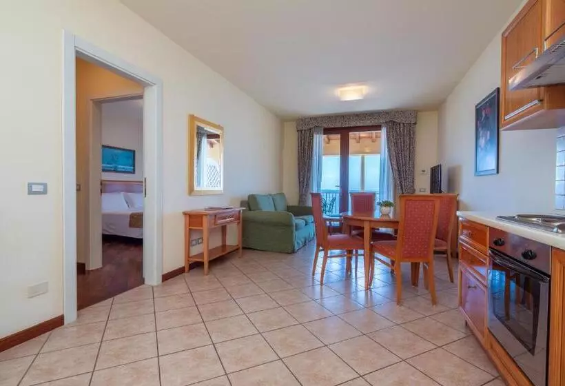 1 Bedroom Apartment Lake View, Domina Borgo Degli Ulivi Garda Lake