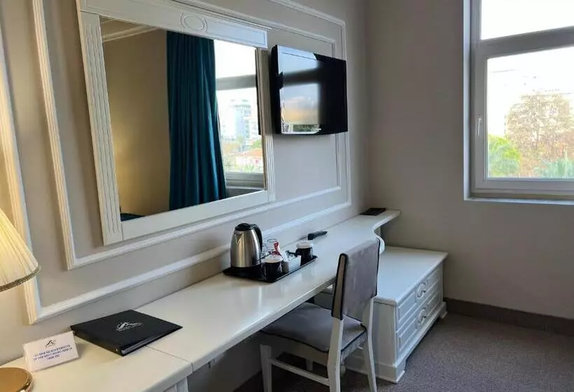 اتاق استاندارد با چشم‌انداز استخر, Adriatik Hotel, Bw Premier Collection
