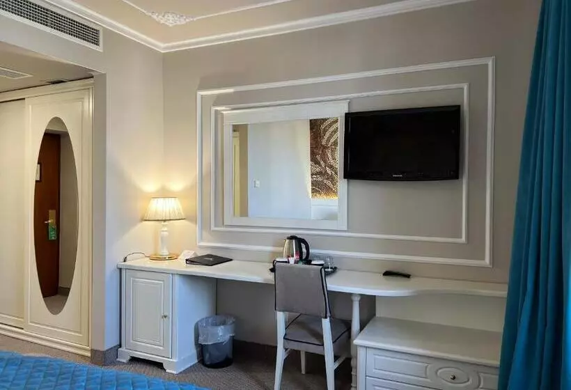 اتاق استاندارد با چشم‌انداز استخر, Adriatik Hotel, Bw Premier Collection