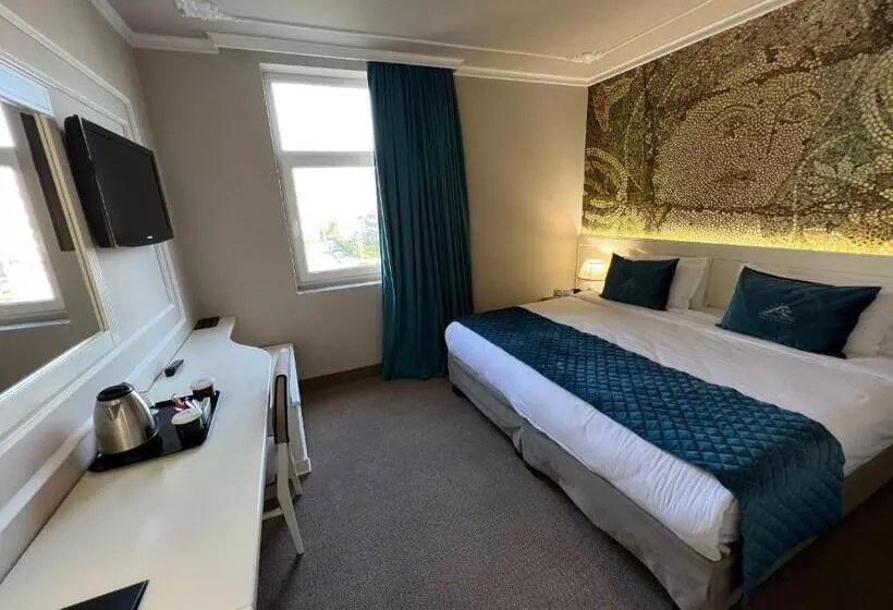 اتاق استاندارد با چشم‌انداز استخر, Adriatik Hotel, Bw Premier Collection