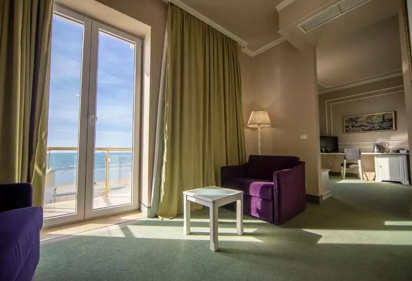 سوییت جونیور با چشم‌انداز دریا, Adriatik Hotel, Bw Premier Collection