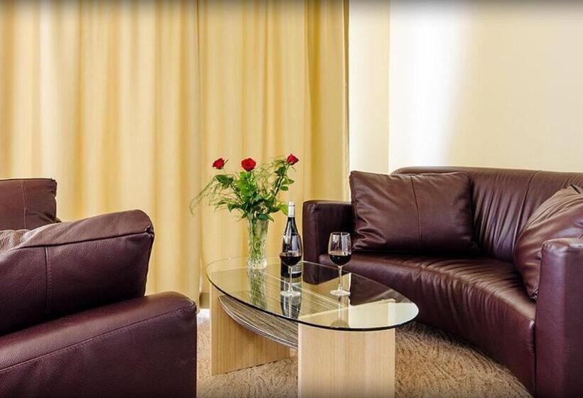 침실 1개 아파트, Alliance